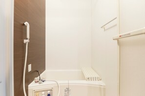 B, Non Smoking | Bathroom | Combined shower/bathtub, hair dryer, slippers, towels
