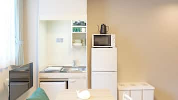 A, Non Smoking | Private kitchen | Mini-fridge, microwave, stovetop, electric kettle