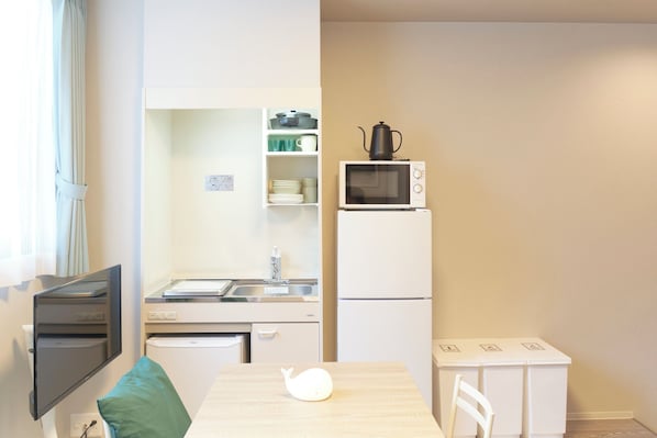 A, Non Smoking | Private kitchen | Mini-fridge, microwave, stovetop, electric kettle