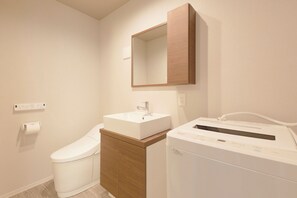 A, Non Smoking | Bathroom | Combined shower/bathtub, hair dryer, slippers, towels