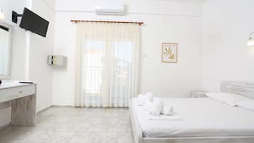 Comfort Apartment | In-room safe, iron/ironing board (on request), free WiFi, bed sheets