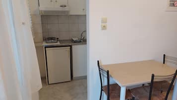Mini-fridge, stovetop, electric kettle, cookware/dishes/utensils