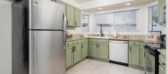 Peoria Oasis on Golf Course Pool Putting Green