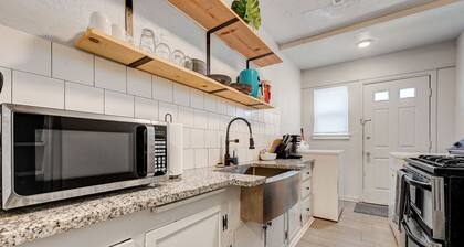 2BR Cozy House Near Paseo the Art District