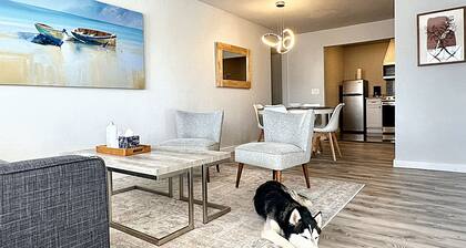 Vintage Vibes Modern Comfort 2BR for 6 Guests