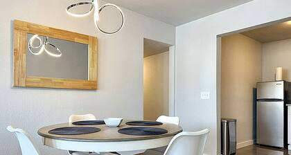 Vintage Vibes Modern Comfort 2BR for 6 Guests
