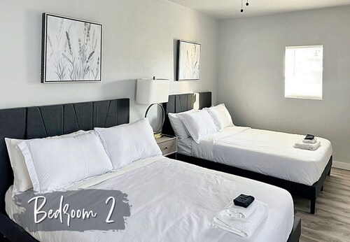 Vintage Vibes Modern Comfort 2BR for 6 Guests