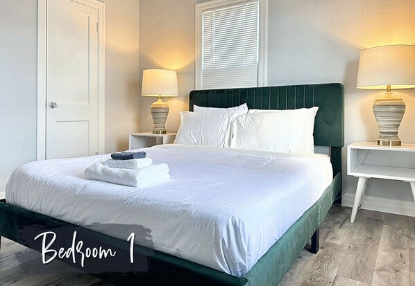 House | 2 bedrooms - Vintage Vibes Modern Comfort 2BR for 6 Guests (Oklahoma City)