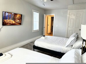 House | 2 bedrooms - Vintage Vibes Modern Comfort 2BR for 6 Guests (Oklahoma City)