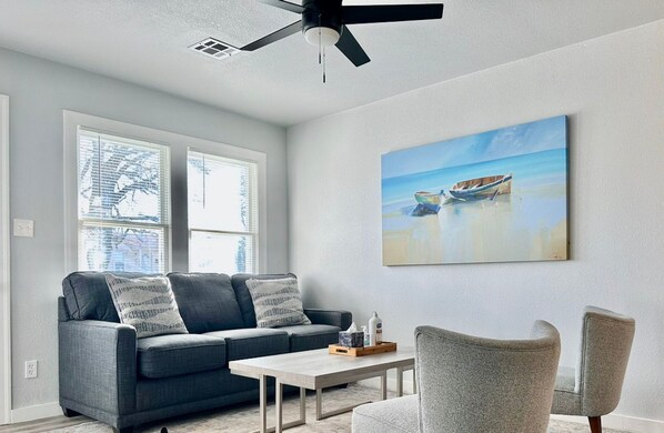 House | 2 bedrooms - Vintage Vibes Modern Comfort 2BR for 6 Guests (Oklahoma City)