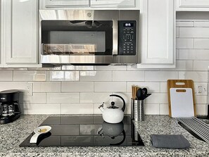 1 bedroom - Stunning Winter Getaway Studio Rainfall Shower (Oklahoma City)