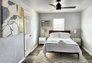 Apartment | 1 bedroom - Stunning Winter Getaway Studio Rainfall Shower (Oklahoma City)