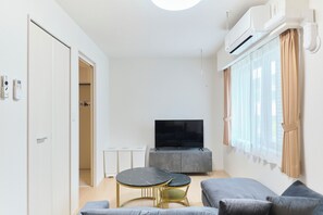 Lejlighed - ikke-ryger (C, 7-person) | Opholdsområde | Fladskærms-tv