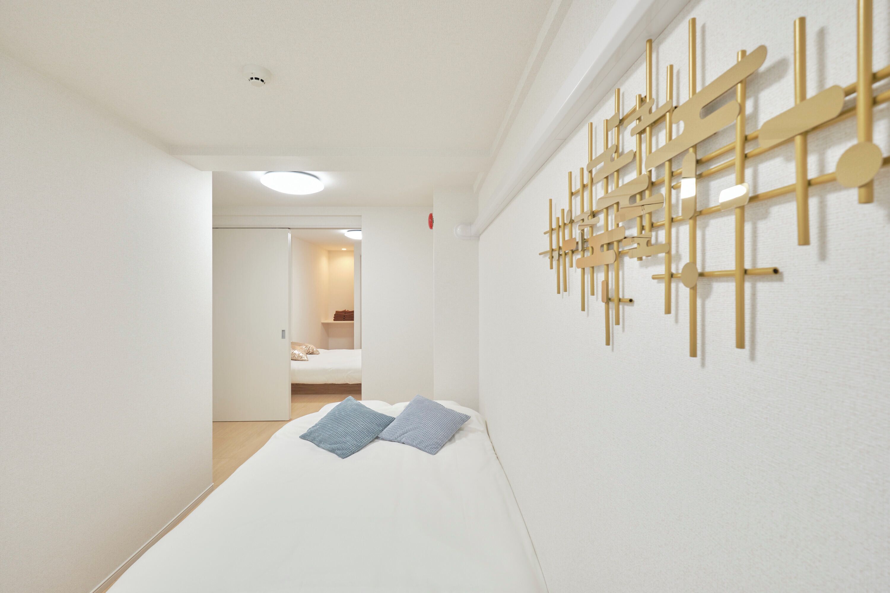 Free WiFi, bed sheets