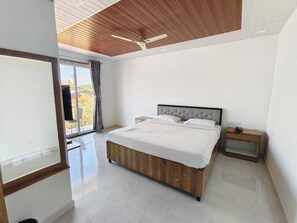 Deluxe Double Room - Panchavati Resto and Spa (Mahabaleshwar)