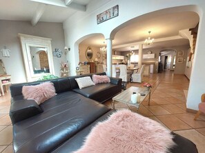 TV - La Maison Pitok à 400m de la plage (La Londe-les-Maures)