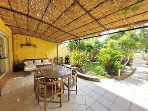 Outdoor dining - La Maison Pitok à 400m de la plage (La Londe-les-Maures)