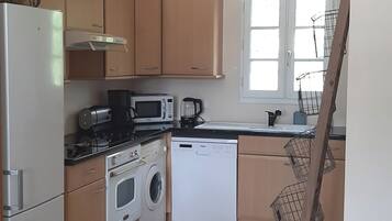 Réfrigérateur, micro-ondes, four, lave-vaisselle