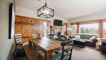 Televisión y chimenea