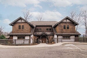 Exterior - Mountain Creekside: Hot Tub: Golf (Boyne City)