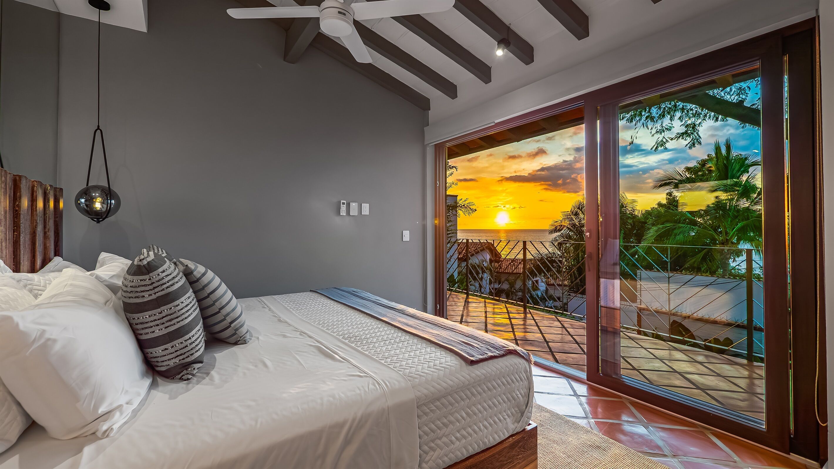 6 habitaciones, tabla de planchar con plancha y wifi gratis 