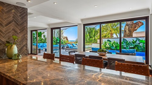 New Luxury Villa w/ Chef & 6 Suites Conchas Chinas