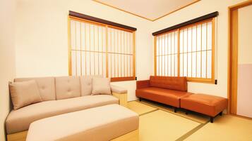 2 bedrooms, premium bedding, down comforters, individually decorated