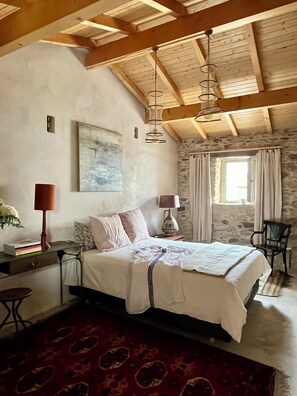 1 bedroom, desk, free WiFi, bed sheets - Enchanting rustic escape with romantic vibes (Coiço)