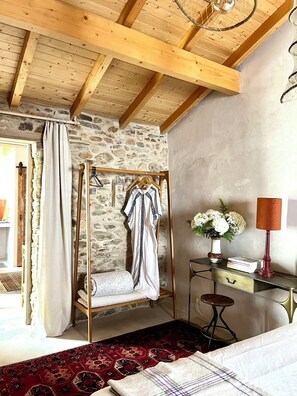 1 bedroom, desk, free WiFi, bed sheets - Design village house near River Beaches and Coimbra (Coiço)