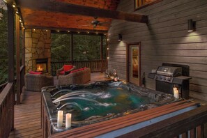 Terrace/patio - Rustic Cabin Near Creek with Hot Tub & Fire Pit (Broken Bow)