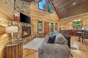 TV, fireplace - Rustic Cabin Near Creek with Hot Tub & Fire Pit (Broken Bow)