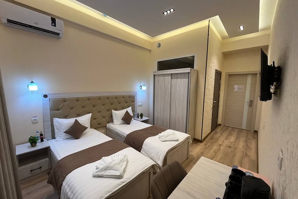 Caja de seguridad en la habitación, cortinas blackout y wifi gratis