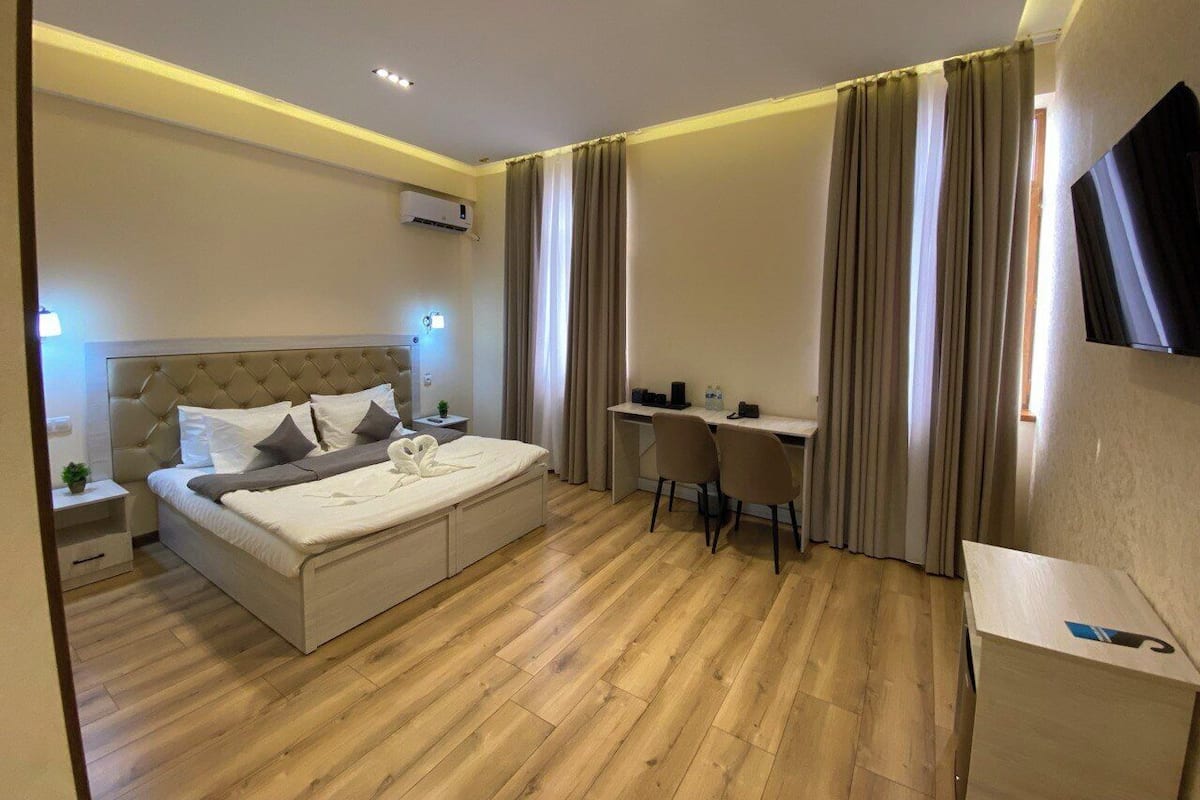 Luxury Suite, City View | In-room safe, laptop workspace, blackout drapes, soundproofing