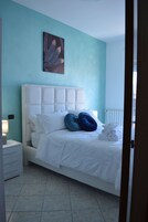 家庭公寓, 阳台, 山景 | 1 多间卧室、遮光窗帘、熨斗/熨衣板、免费 WiFi