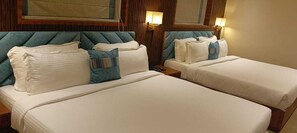 Family Room, Mountain View | Egyptian cotton sheets, premium bedding, memory foam beds, minibar