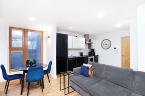 TV, offices - Central 2 Bedroom Flat (South Yorkshire)