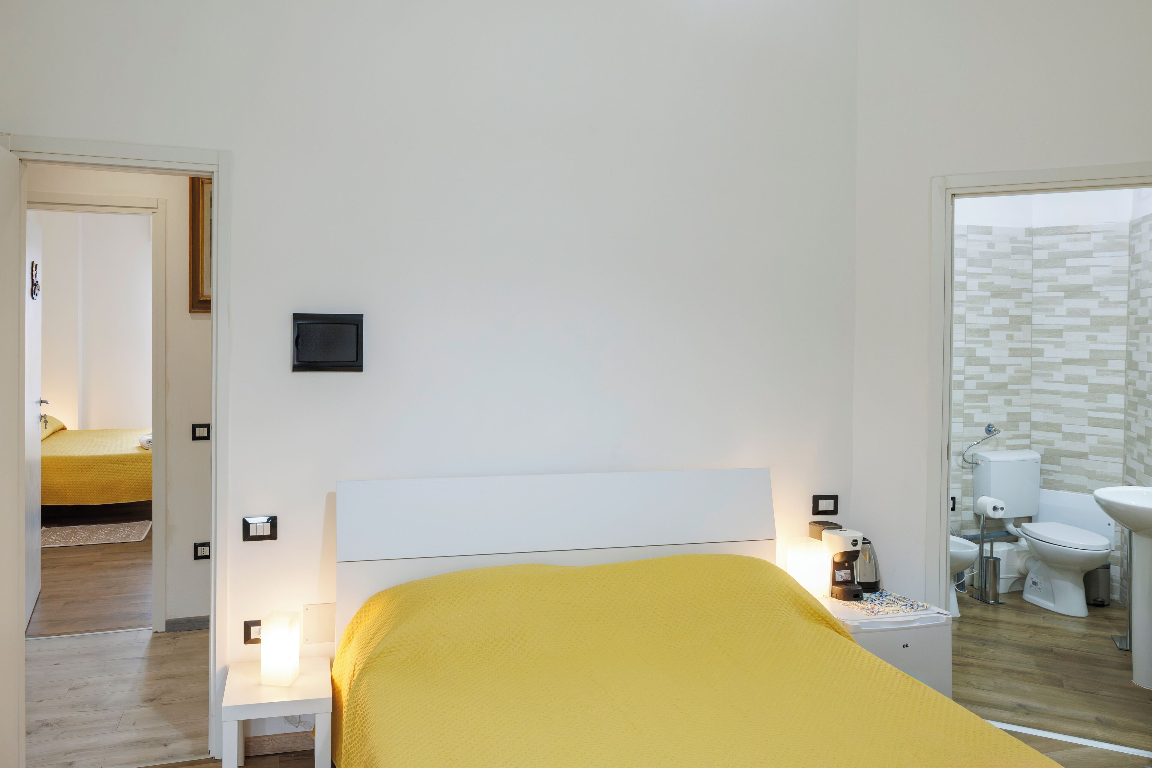 家庭双人房或双床房 | 客房内保险箱、遮光窗帘、隔音、熨斗/熨板