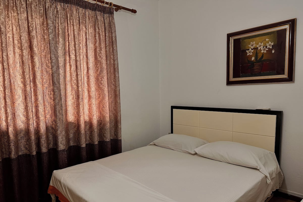 1 Schlafzimmer, BĂŒgeleisen/BĂŒgelbrett, kostenloses WLAN
