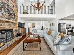 TV, fireplace, table football, ping pong - 3 Bedrooms, 1 Flex Room, 3½ Bathrooms!  Come Visit 'Forever Young'!  10% OFF THE RENTAL FEE, 1ST RE (Moneta)