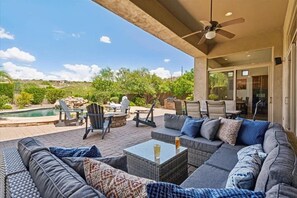 Outdoor dining - Sunrise Retreat- Mtn Views-Pool- Long Term Stays! (Scottsdale)