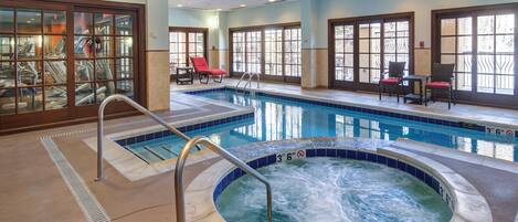 Inomhuspool och uppvärmd pool