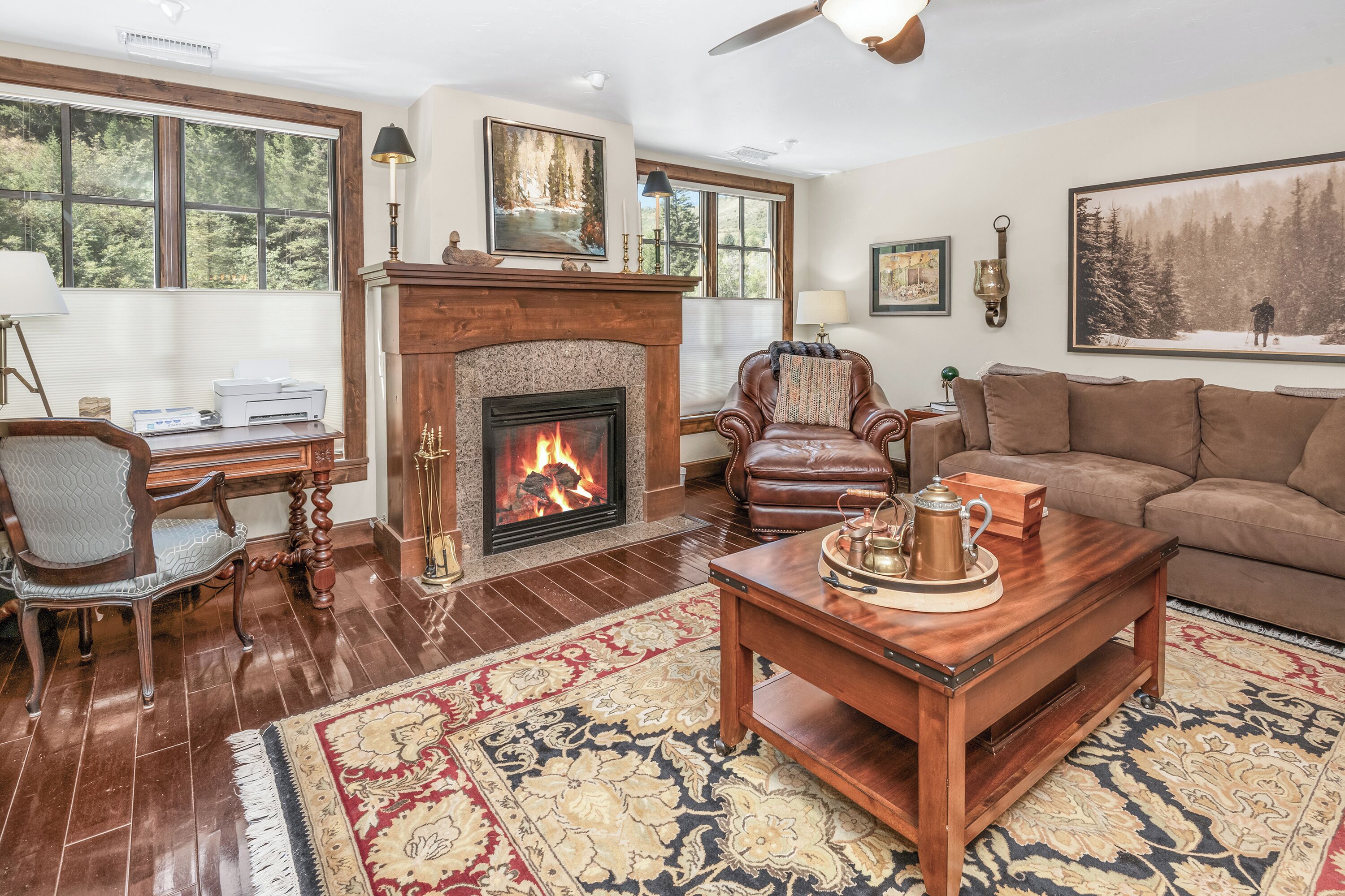 Smart TV, fireplace, stereo