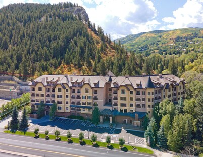 Walk to Avon | Nottingham Lake | Game Room & Gym