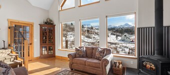 New Listing! Sneffels Retreat - Tranquil Getaway - Direct Views of Sneffels!