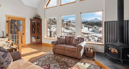 New Listing! Sneffels Retreat - Tranquil Getaway - Direct Views of Sneffels!