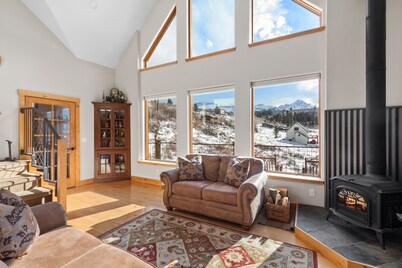 New Listing! Sneffels Retreat - Tranquil Getaway - Direct Views of Sneffels!