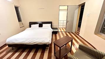 4 bedrooms, WiFi, bed sheets