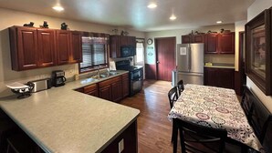 Coffee/tea maker, fridge, microwave, oven - Northern Resort #17 (Minocqua)