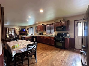 Coffee/tea maker, fridge, microwave, oven - Northern Resort #17 (Minocqua)