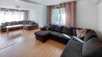 Smart-tv och eldstad